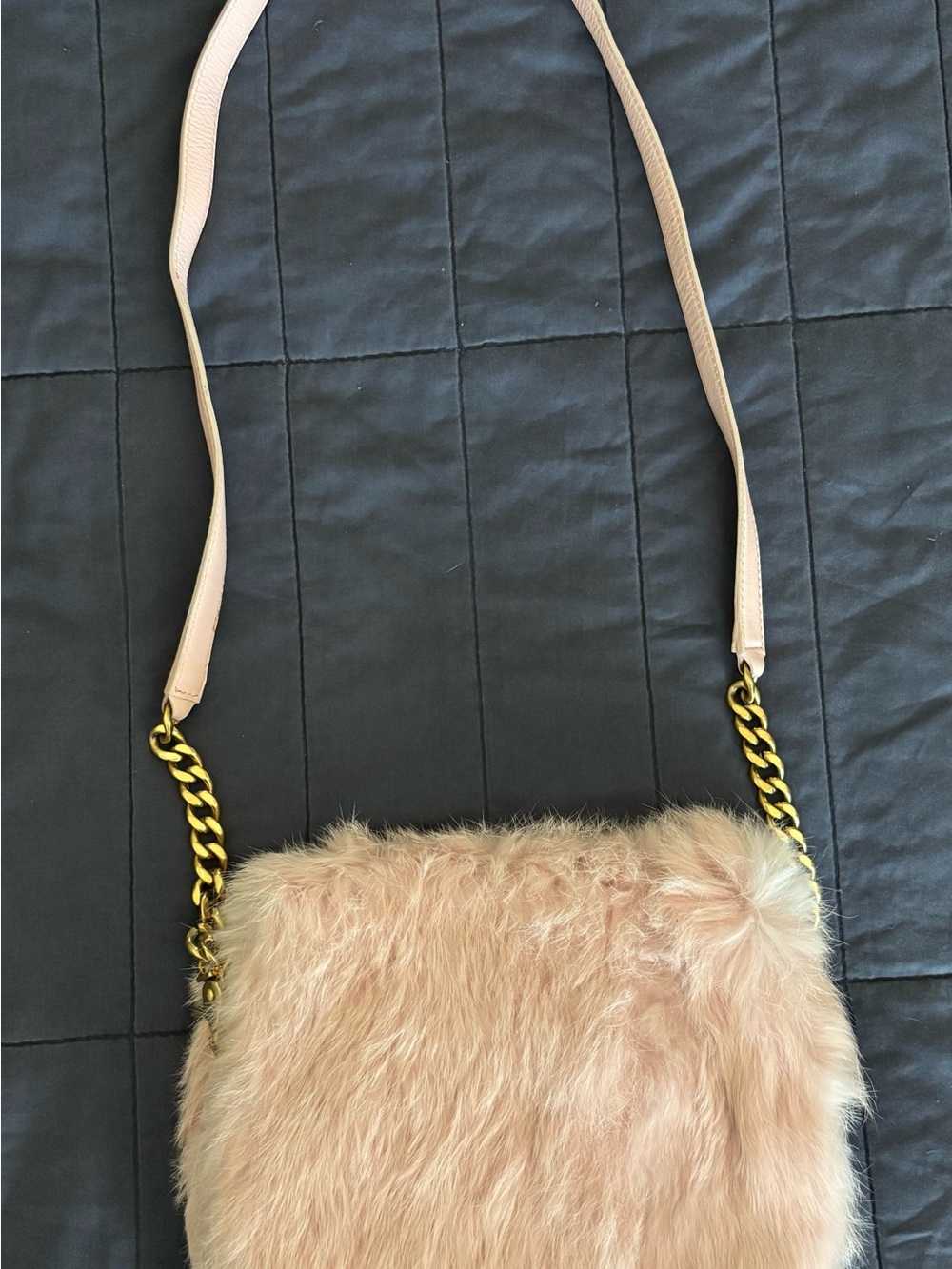 Circa 2007 Juicy Couture Rabbit Fur Blush Pink Crossbody with Gold Chain - Picture 2 of 16